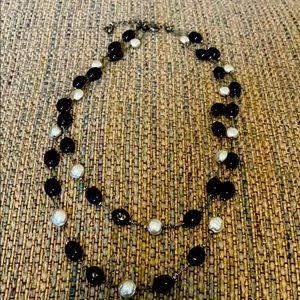 Necklace black and white
